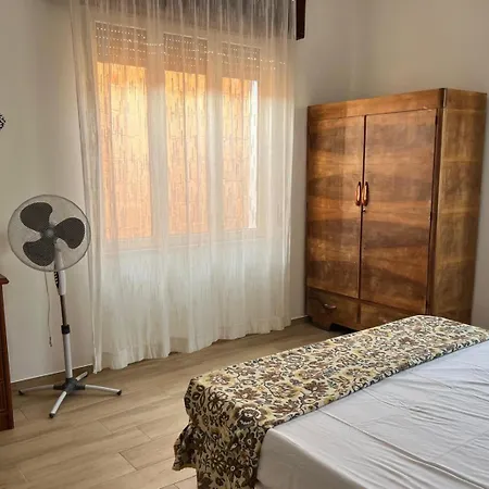 Blu Navarrese 1 شقة